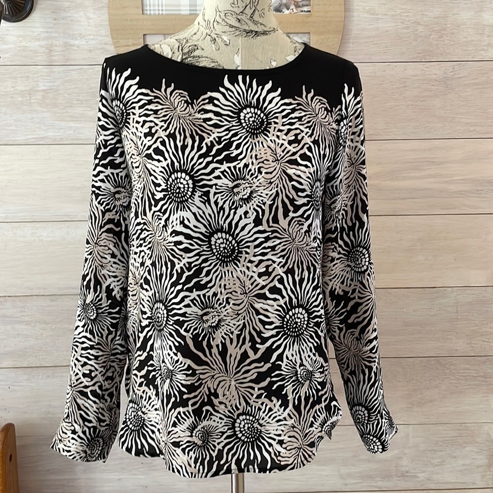 *loft Black Flower Top XS